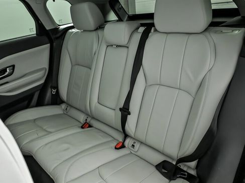 Used 2018 Land Rover Range Rover Evoque SE Premium image 21