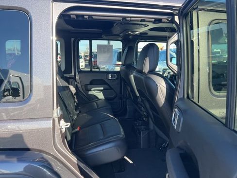Used 2020 Jeep Wrangler Unlimited Sahara image 10