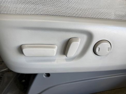 Used 2014 Toyota Sienna LE FWD image 21