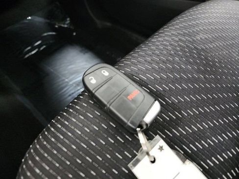Used 2020 Dodge Journey SE FWD image 30
