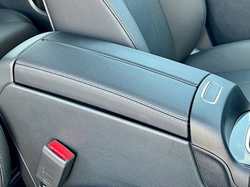 Certified 2025 Mercedes-Benz GLB 250 4MATIC image 28