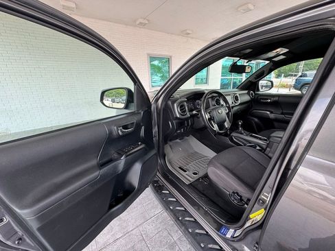 Used 2016 Toyota Tacoma TRD Sport w/ Towing Package RWD image 12