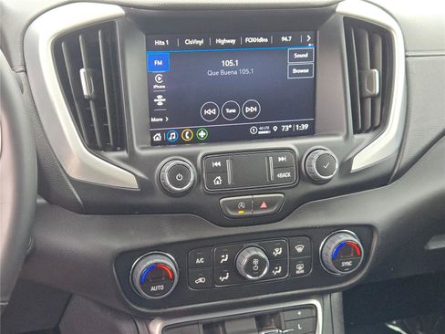 Used 2023 GMC Terrain SLT image 29