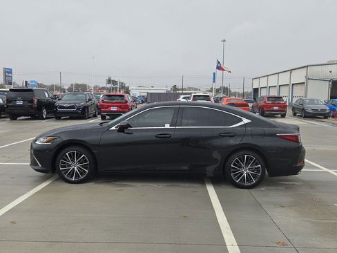 Used 2024 Lexus ES 350 w/ Premium Package image 7