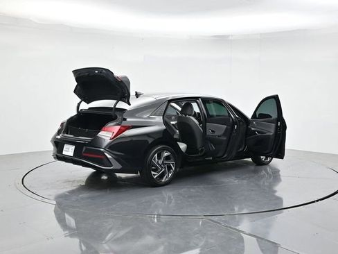 Used 2025 Hyundai Elantra Limited FWD image 45