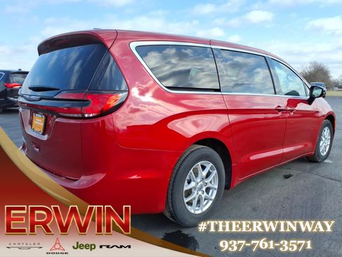 Certified 2025 Chrysler Pacifica Select image 7