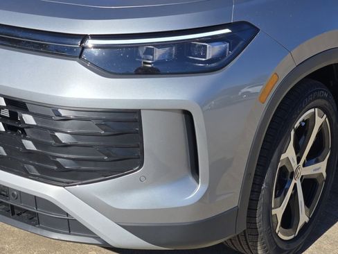 New 2026 Volkswagen Tiguan SE FWD image 6