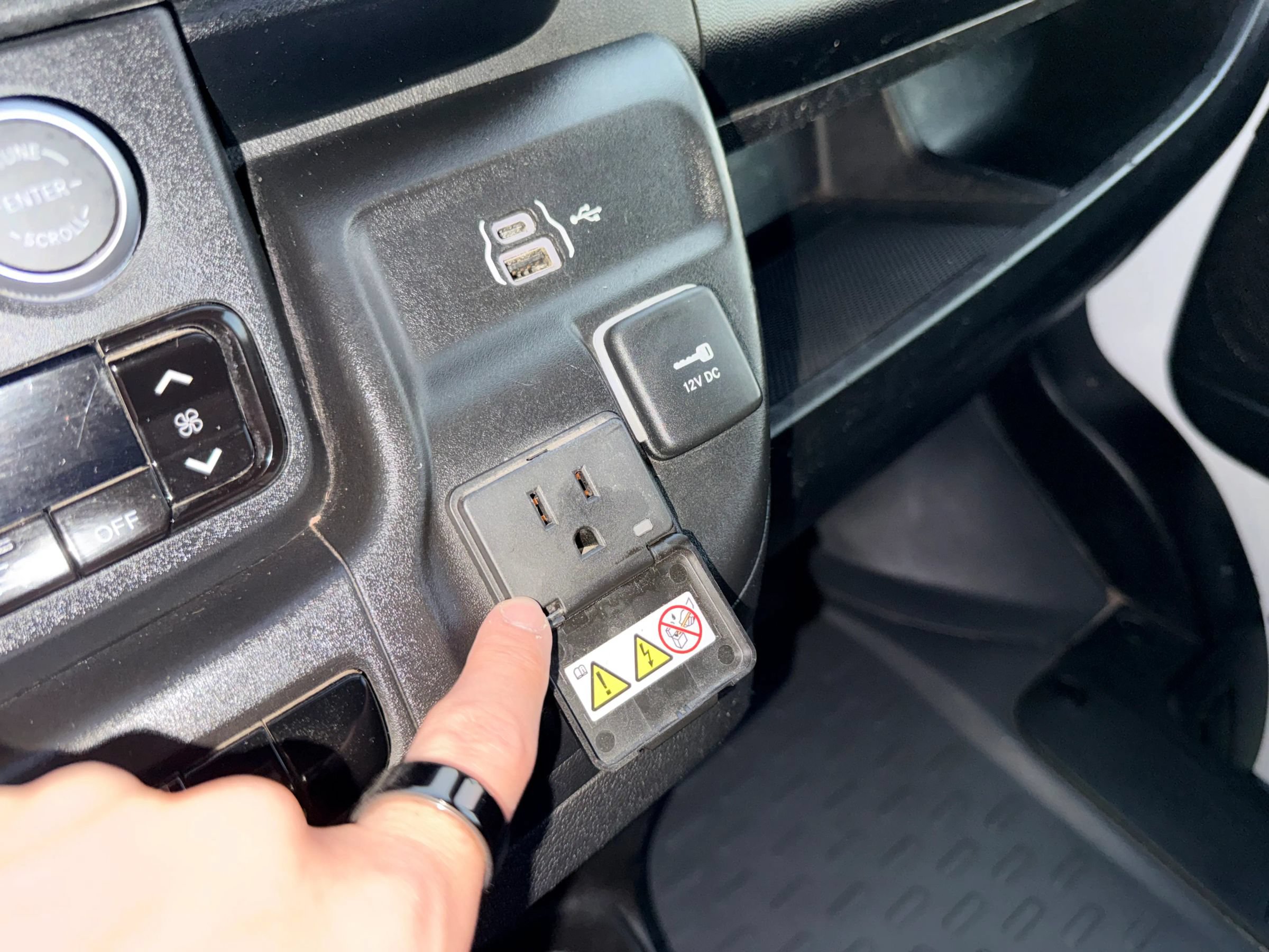 Used 2024 RAM ProMaster 2500 159 High Roof w/ Premium Convenience Group FWD image 14