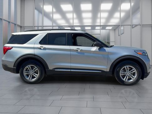 Used 2023 Ford Explorer XLT w/ Equipment Group 202A AWD/4WD image 3