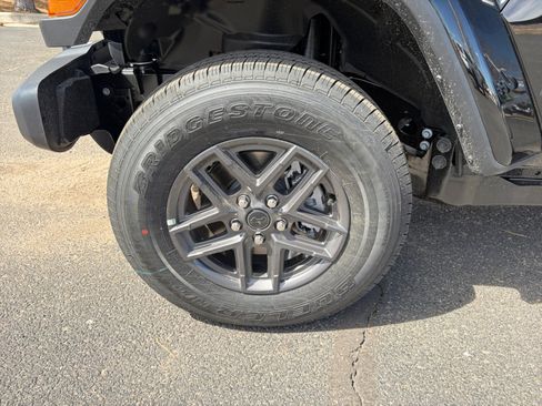 New 2026 Jeep Gladiator Sport image 13