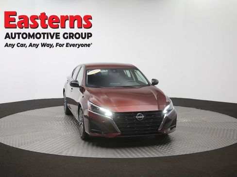 Used 2024 Nissan Altima 2.5 SV FWD image 41