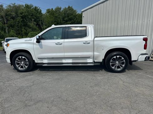 Used 2024 Chevrolet Silverado 1500 High Country w/ Technology Package AWD/4WD image 9