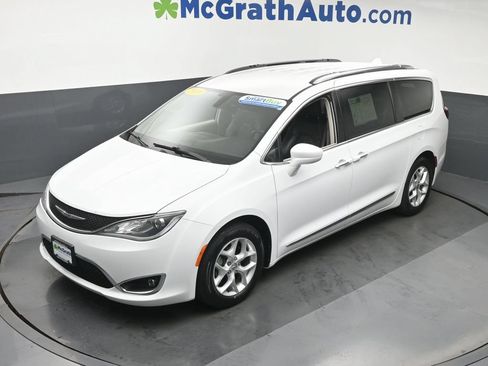 Used 2018 Chrysler Pacifica Touring-L Plus w/ Tire & Wheel Group FWD image 22