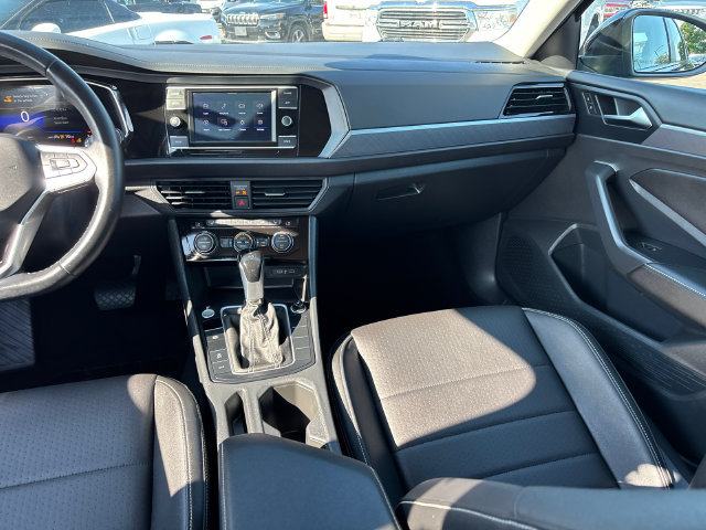Used 2024 Volkswagen Jetta SE FWD image 12