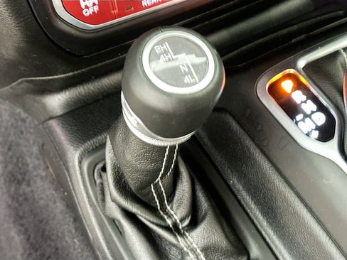 Used 2021 Jeep Wrangler Unlimited Rubicon w/ LED Lighting Group AWD/4WD image 21