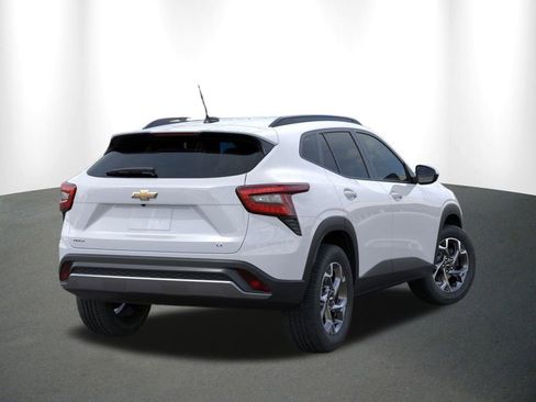 New 2026 Chevrolet Trax LT w/ Driver Confidence Package FWD image 6