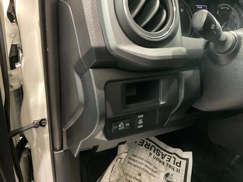 Used 2016 Toyota Tacoma TRD Off-Road w/ Towing Package RWD image 8