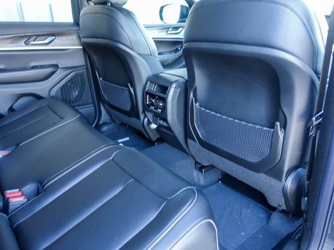 New 2025 Jeep Grand Cherokee Limited image 31