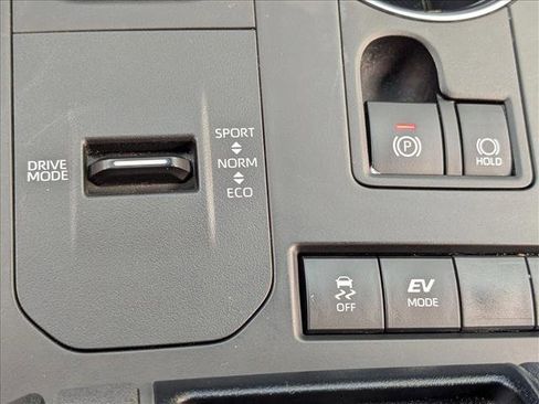 Used 2022 Toyota Highlander XLE image 9