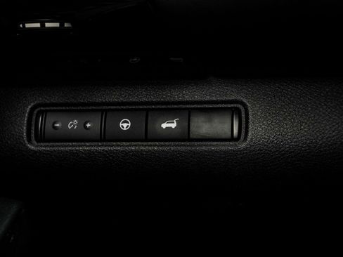 Used 2025 Nissan Pathfinder SV image 29