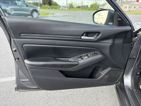 Used 2024 Nissan Altima 2.5 SV FWD image 14