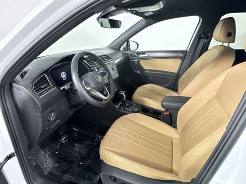 Used 2024 Volkswagen Tiguan SE AWD/4WD image 4