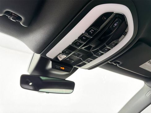Certified 2026 Porsche Macan AWD/4WD image 25