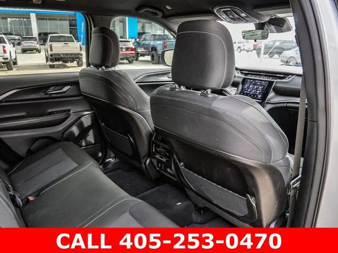 Used 2025 Jeep Grand Cherokee Laredo w/ Luxury Tech Group I AWD/4WD image 33