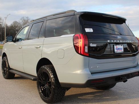 New 2026 Ford Expedition Active image 9
