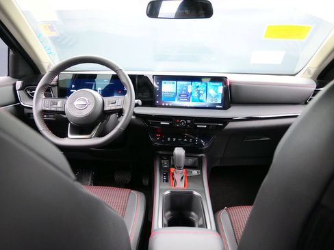 New 2026 Nissan Kicks SR AWD/4WD image 14