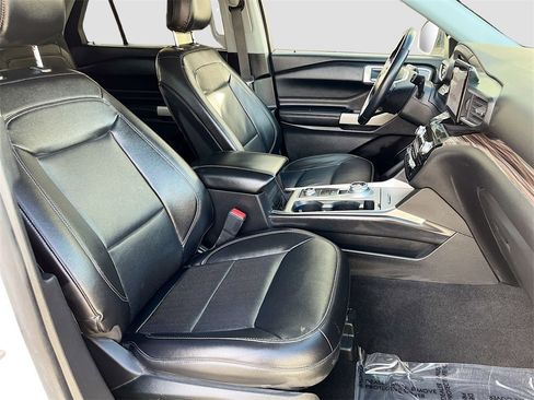 Used 2022 Ford Explorer Limited w/ Equipment Group 301A image 31