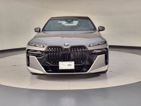 Used 2025 BMW 750e xDrive w/ Executive Package AWD/4WD image 9