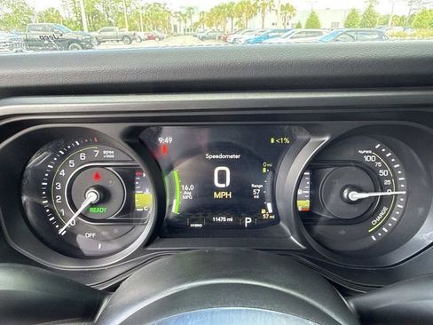 Used 2024 Jeep Wrangler Unlimited Sahara w/ Technology Group AWD/4WD image 28