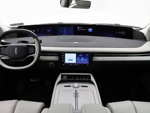 Used 2025 Lincoln Navigator L Reserve image 7