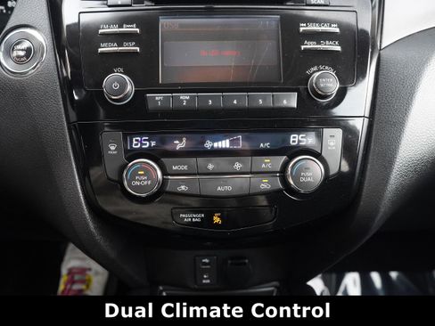 Used 2014 Nissan Rogue SV image 7