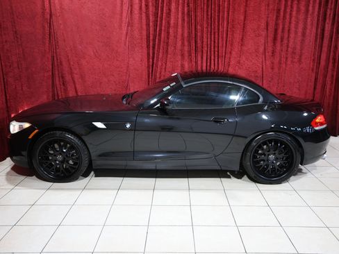 Used 2011 BMW Z4 sDrive30i image 4