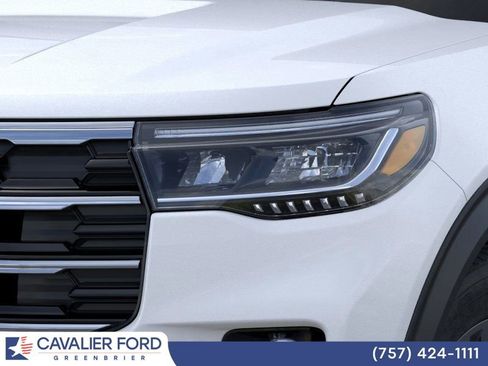 Used 2025 Ford Explorer Active w/ Active Comfort Package image 18