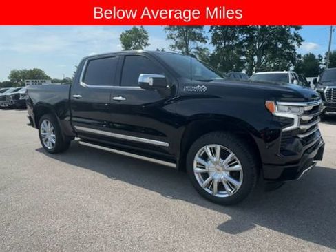 Used 2025 Chevrolet Silverado 1500 High Country AWD/4WD image 2