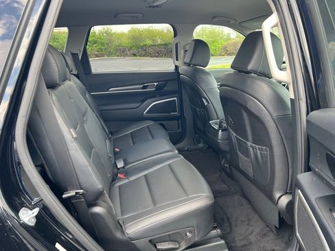 Used 2023 Kia Telluride LX image 11
