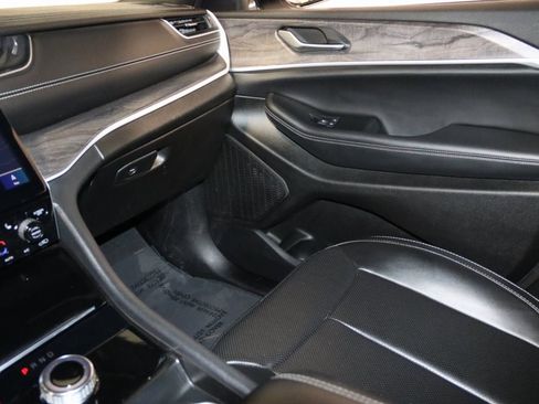 Used 2024 Jeep Grand Cherokee L Limited w/ Luxury Tech Group II image 46