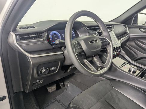 Used 2023 Jeep Grand Cherokee Altitude RWD image 13