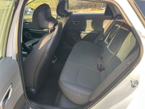 Used 2025 Kia K4 LXS image 29