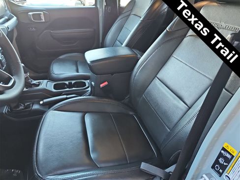 Used 2023 Jeep Gladiator Sport image 15