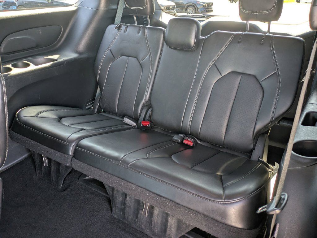 Used 2025 Chrysler Pacifica Select FWD image 34