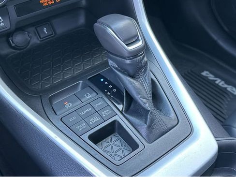 Used 2020 Toyota RAV4 XLE Premium w/ All Weather Liner Package image 30