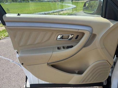 Used 2018 Ford Taurus SEL w/ Equipment Group 201A FWD image 19