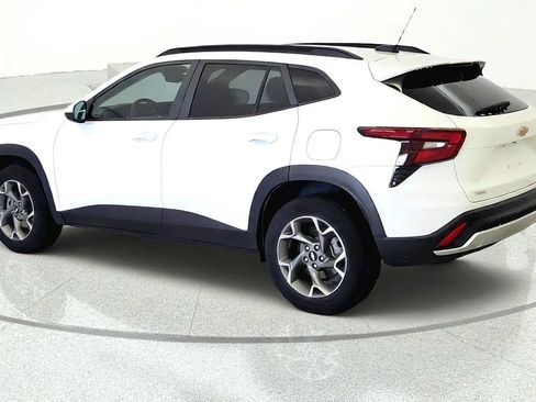 Used 2025 Chevrolet Trax LT w/ Driver Confidence Package FWD image 4