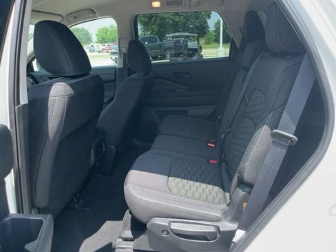 Used 2024 Nissan Pathfinder S FWD image 24