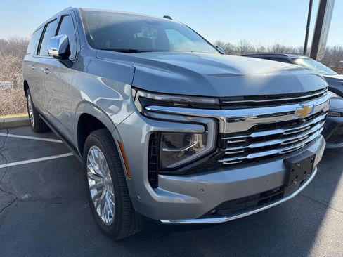 Used 2025 Chevrolet Suburban Premier image 4