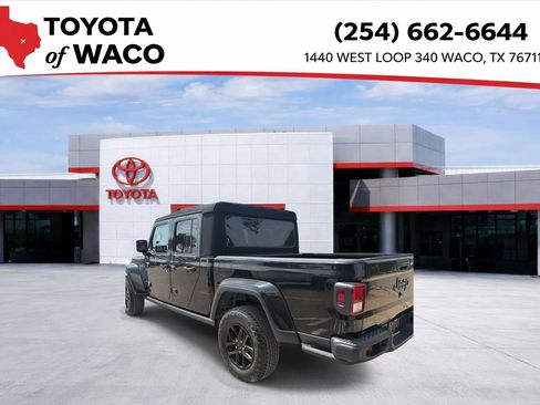 Used 2023 Jeep Gladiator Sport AWD/4WD image 5